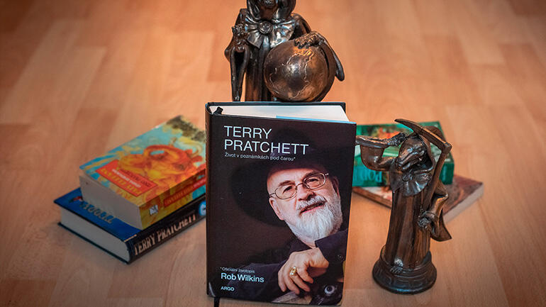 Terry Pratchett: Život v poznámkách pod čarou, Rob Wilkins, Recenze, magazín KULT* Brno