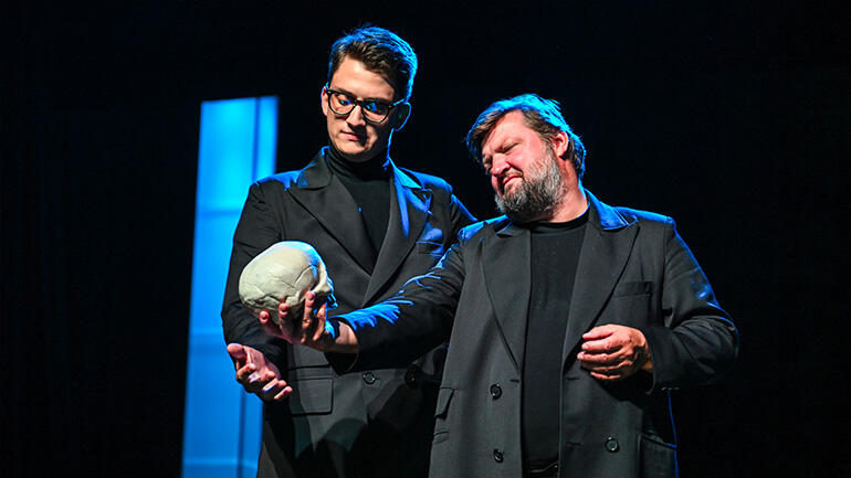 Hamlet, Hamlet aneb Hádala se duše s tělem, Městské divadlo Brno, recenze, divadlo, magazín KULT* Brno