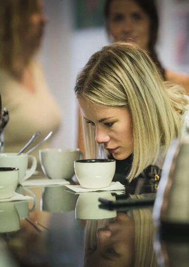 Akce Zážitkové pražení kávy, MOTMOT coffee roasters. Magazín KULT* Brno