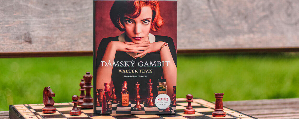 Recenze kniha Dámsky gambit o vášeň pro šachy, Elizabeth Harmonová – Beth, autor Walter Tevis, nakladatelství Argo, Netflix. Magazín KULT* Brno